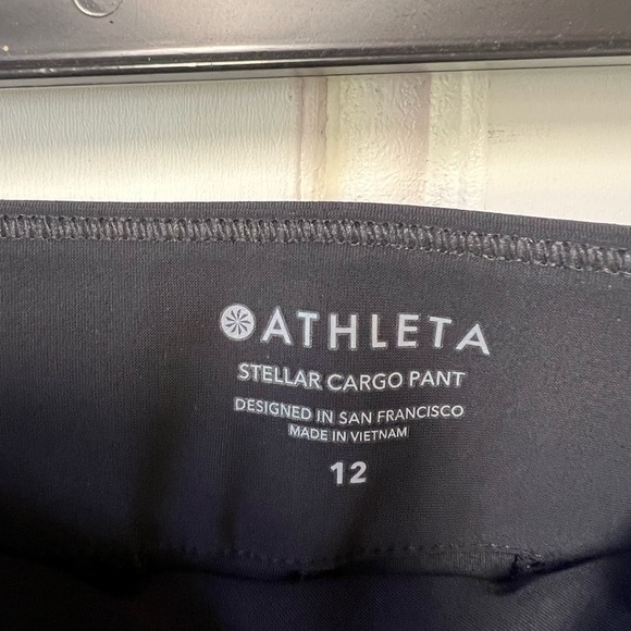 Athleta Stellar Cargo Black Wide-Leg Pants size 12 - Picture 4 of 5